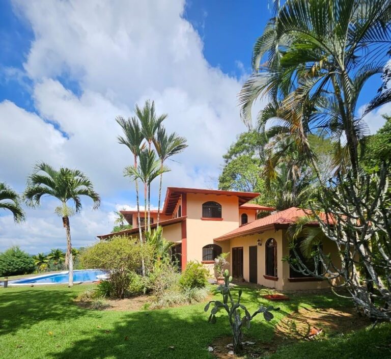 Immaculate villa in Platanillo on 2 hectares